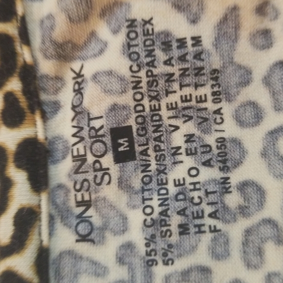 Jny Sport | Leopard Print Long Sleeved Knit Top - Picture 4 of 7